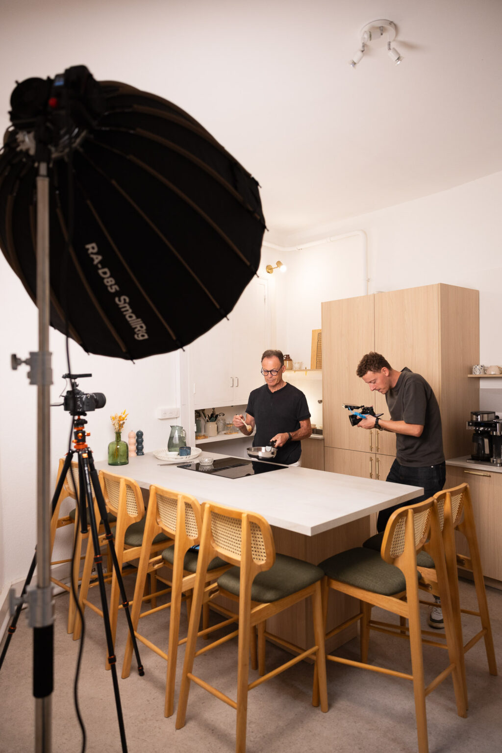 Tournage culinaire dans la cuisine